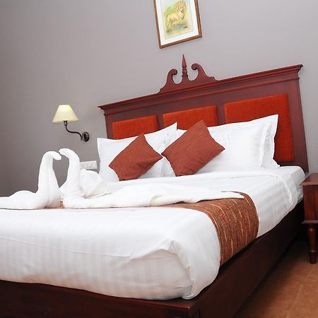 Vijayapark Hotel Kaduturutti Экстерьер фото