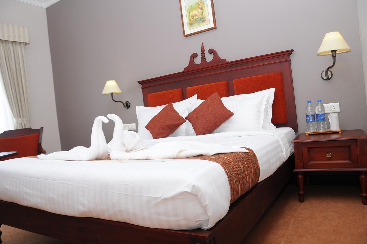 Vijayapark Hotel Kaduturutti Экстерьер фото